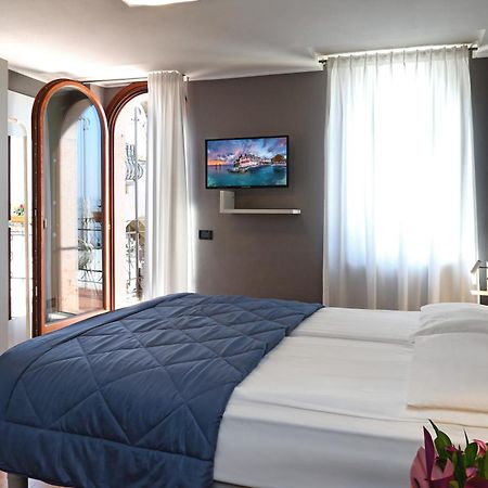 Albergo All'Ancora การ์ดา ภายนอก รูปภาพ