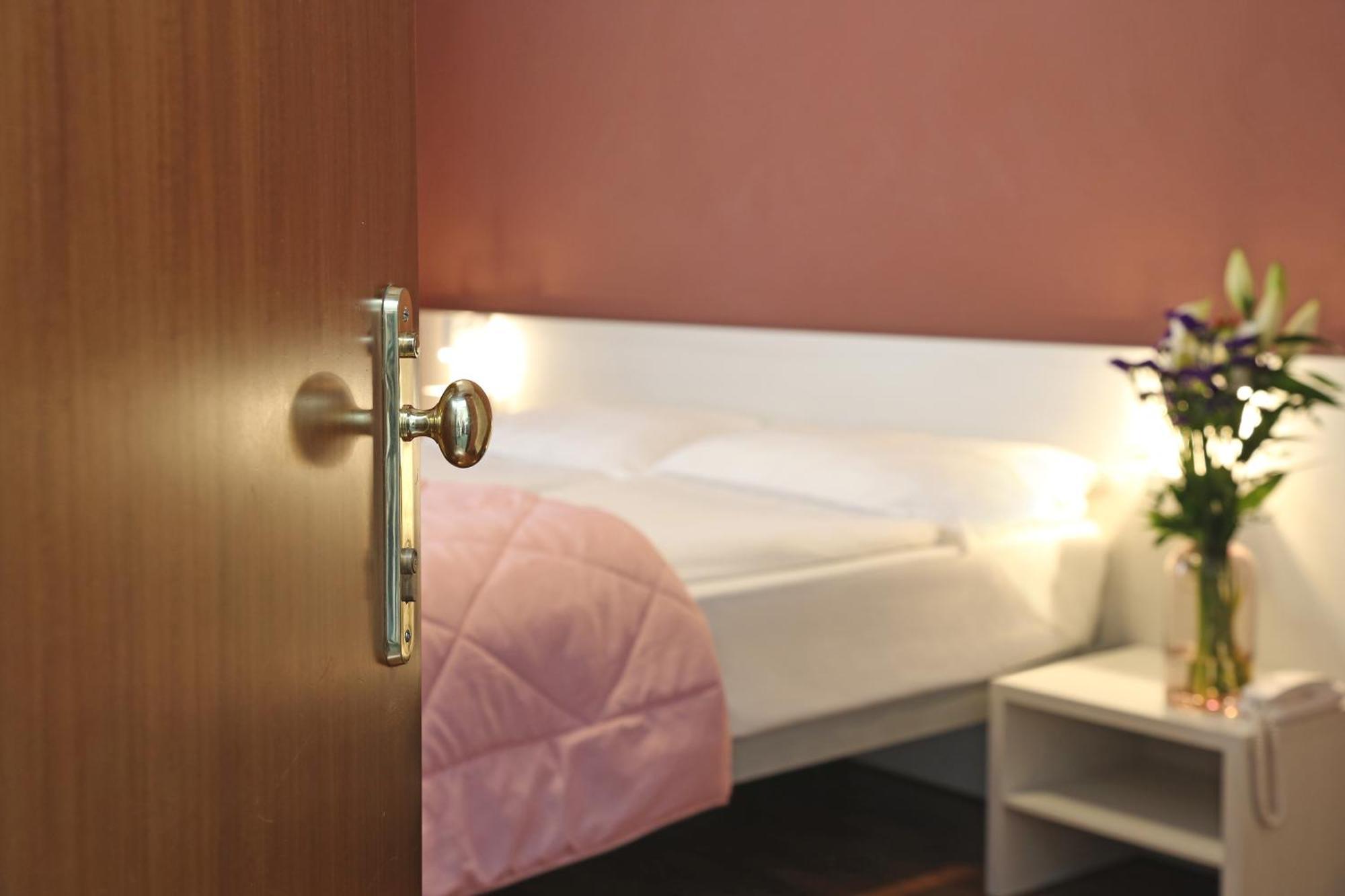 Albergo All'Ancora การ์ดา ภายนอก รูปภาพ