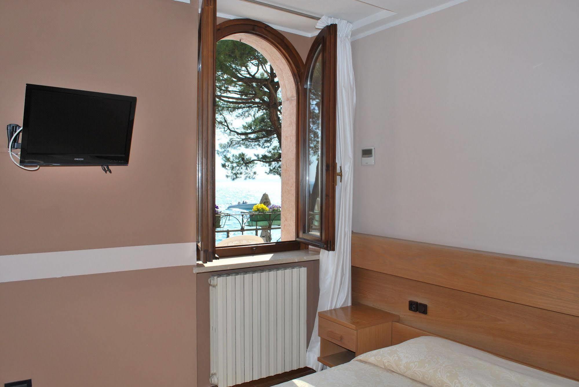 Albergo All'Ancora การ์ดา ภายนอก รูปภาพ